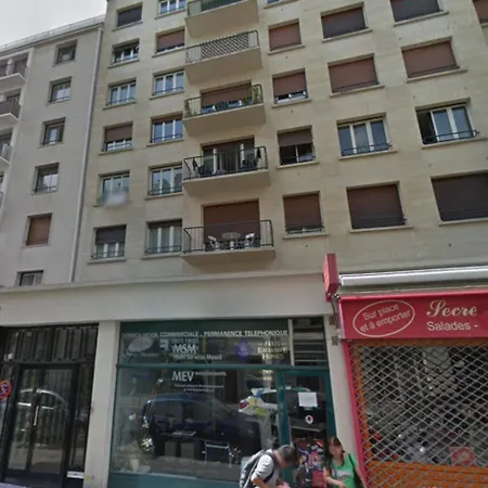 Entre Tour Eiffel Et Champs Elysees Apartman