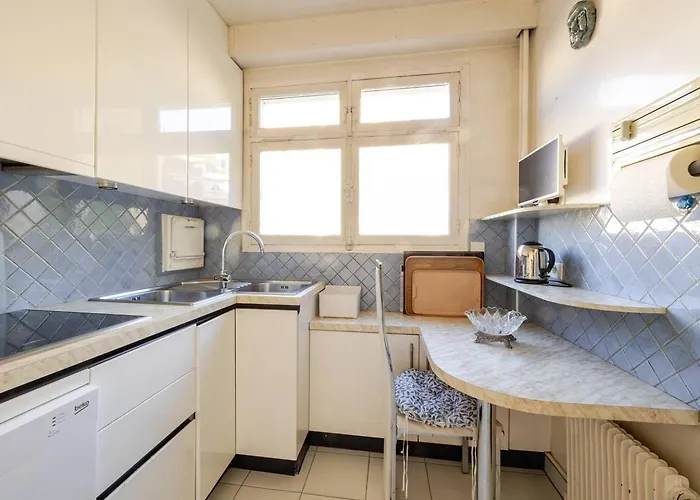 Apartman Entre Tour Eiffel Et Champs Elysees *