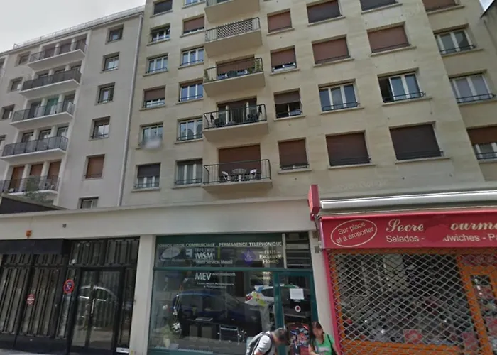 Entre Tour Eiffel Et Champs Elysees Apartman
