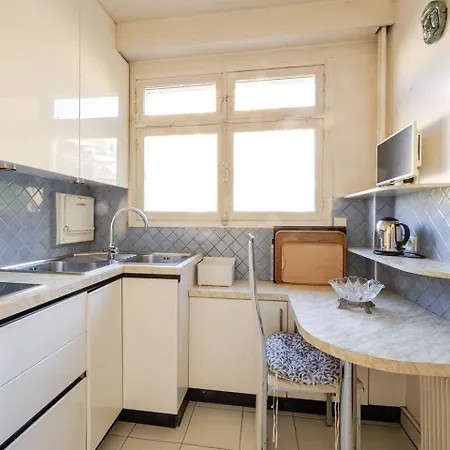 Apartament Entre Tour Eiffel Et Champs Elysees *